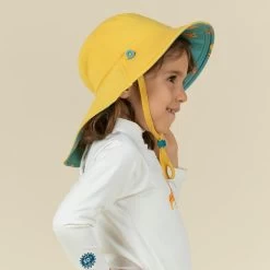 Chapeau Anti UV Bébé Réversible Jaune Et Bleu Imprimé SAVANE -Pas Cher Nautisport Magasin chapeau anti uv bebe reversible jaune et bleu imprime savane 3